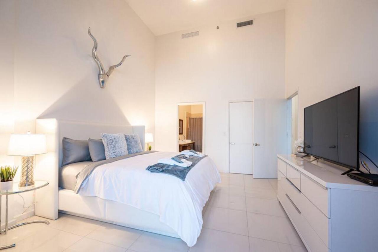 Beautiful One Bedroom Condo 16Ft Ceilings At The W Miami Exterior photo